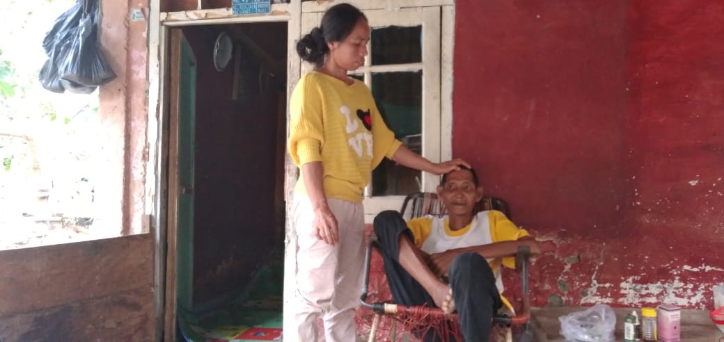Kisah Pahlawan Kebersihan Pasar Bawah Yang Kini Terkulai Lemah