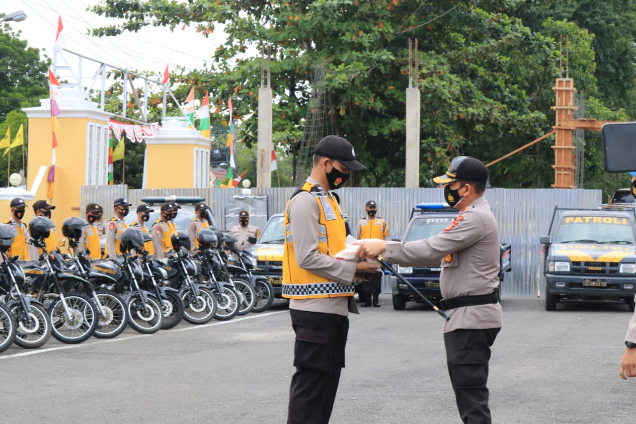 Polres Lahat Salurkan Bansos Warga Terdampak Covid-19