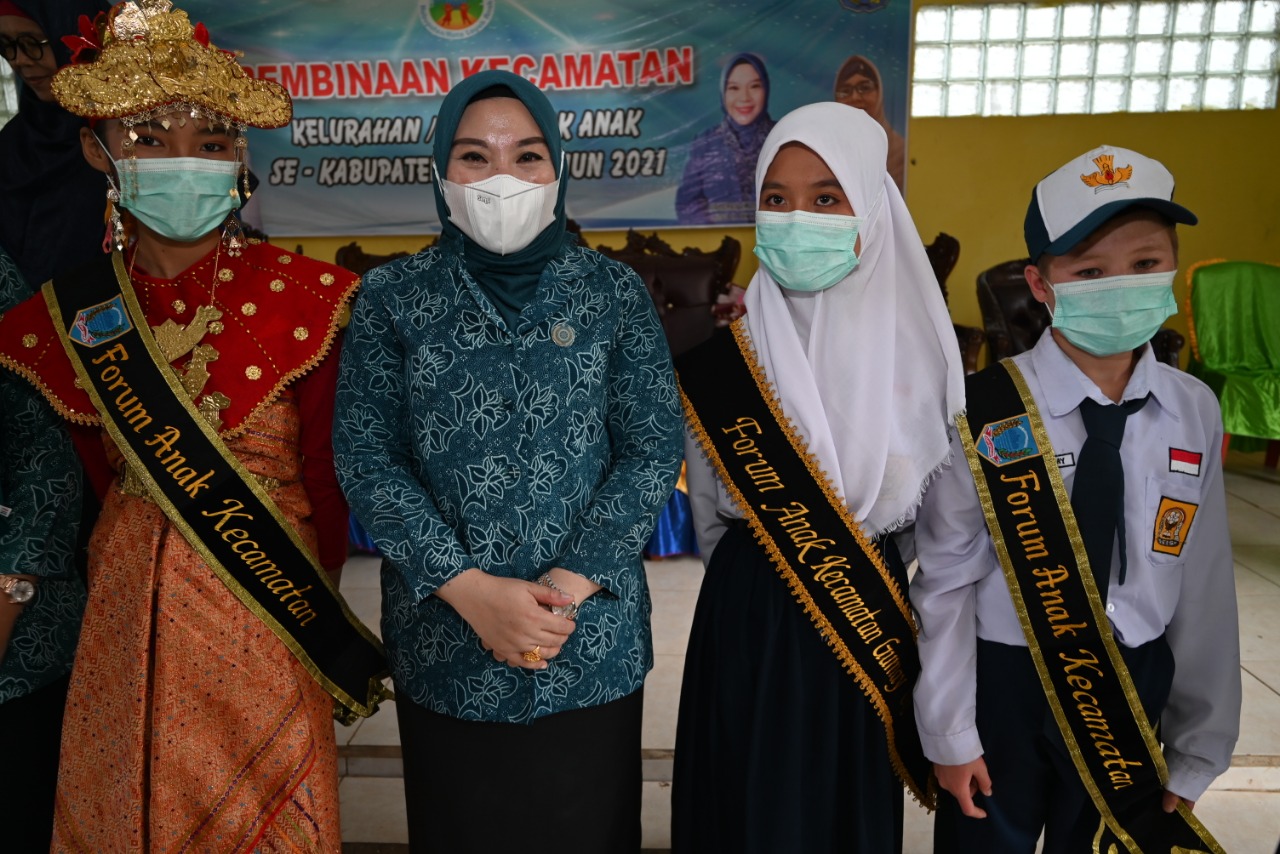 Lidya Wati Bina Kelana dan Delana di Tinggi Hari