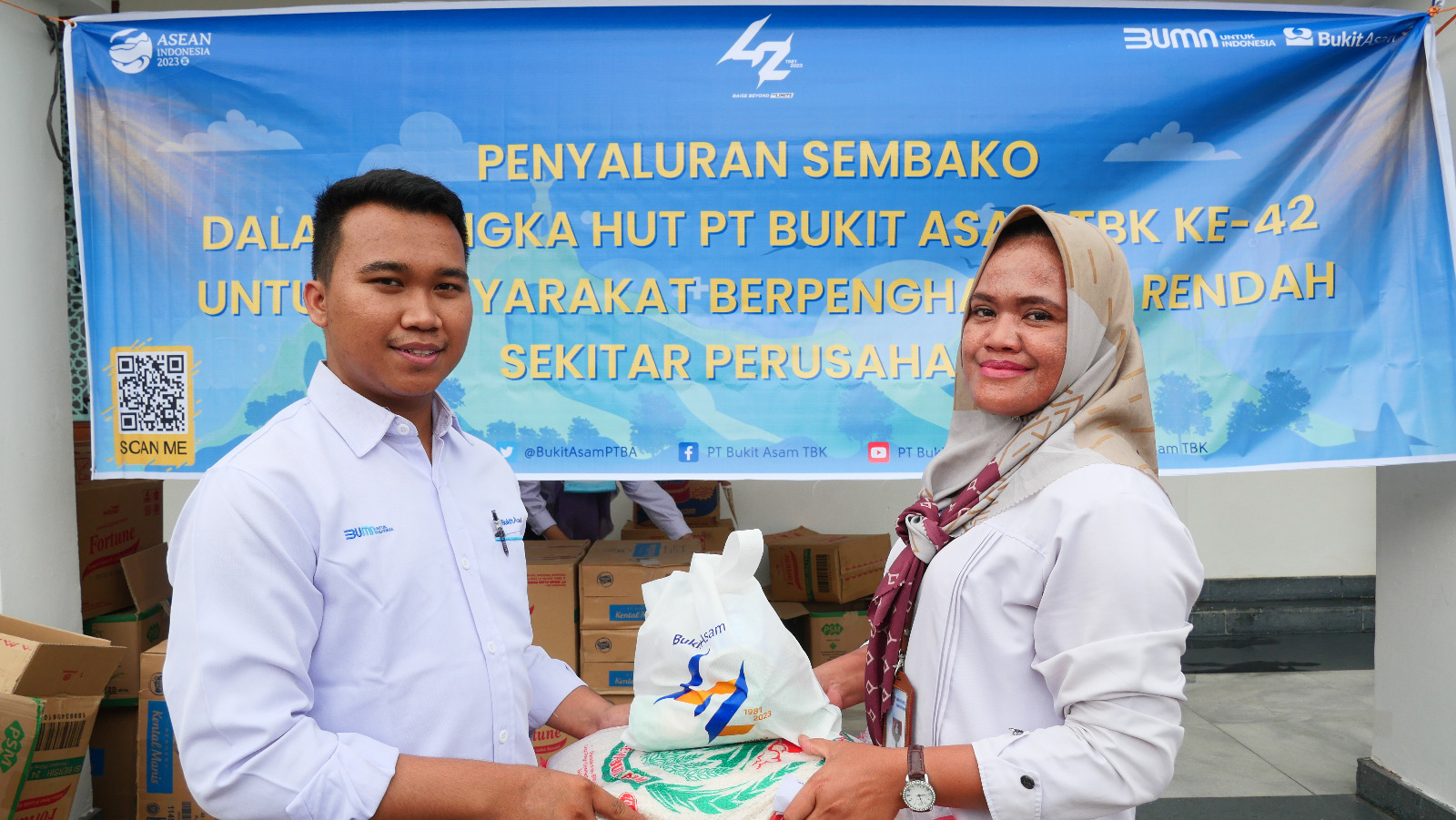 795 Paket Sembako Dibagikan PTBA Ke Guru Honorer Saat Ramadhan