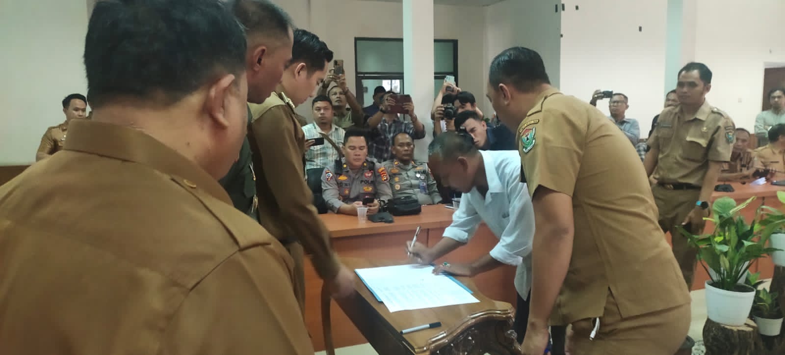 Diduga Jalan Khusus Batubara Terganjal IUP PTBA, PLT Bupati Akan Sampaikan Permohonan Di RUPS PTBA