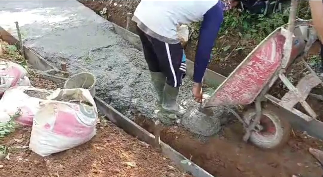 Pekerjaan Jalan Usaha Tani Desa Prapau SDL, Diduga Mengelabui Tim Pemeriksa Dan Pengawas
