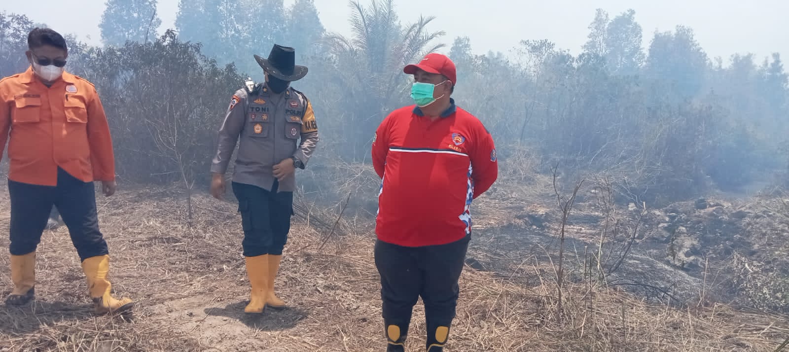 Upayakan Pemadaman Api Segera, Sekda Tinjau Kebakaran Lahan di Area PT. SAM