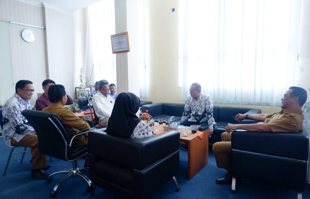 DISDIKBUD MUARA ENIM Fasilitasi Terkait Berita Viral Antara Oknum Guru dan Murid, Berakhir Damai