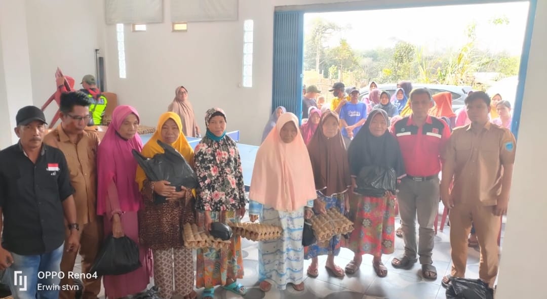 PT BUDI GEMA GEMPITA (BGG) BERBAGI DENGAN PENYERAHAN SEMBAKO KEPADA WARGA