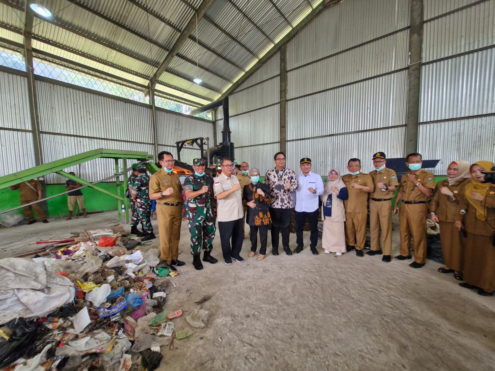 Bukit Asam (PTBA) Serahkan Bantuan Mesin Pemusnah Sampah untuk Muara Enim