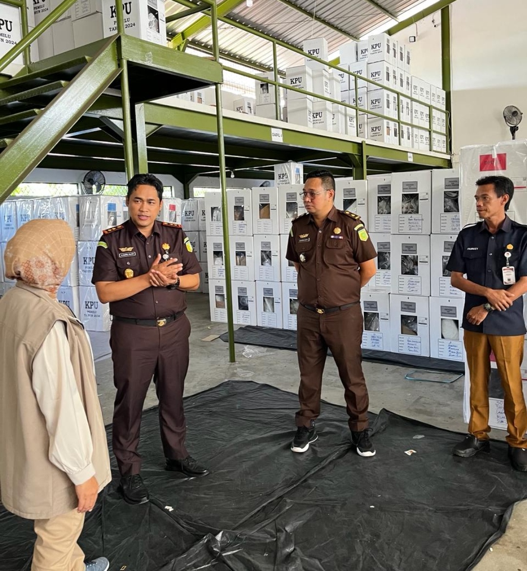 Pastikan Logistik Pemilu Serentak Aman, Kajari Muara Enim Tinjau Gudang Persiapan