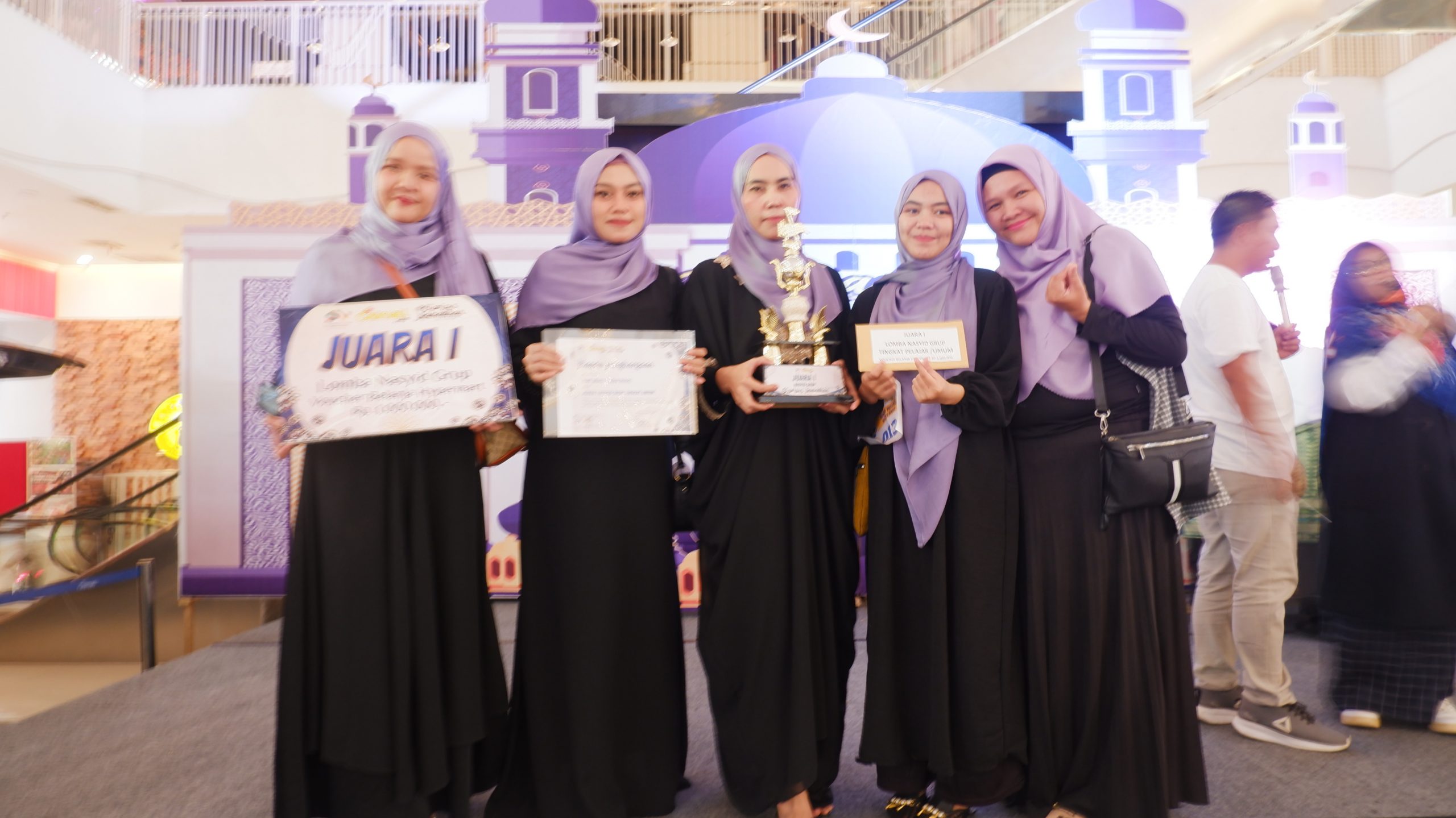 Sekumpulan Emak-emak Komplek Raih Juara 1 Lomba Nasyid Glorius Ramadhan