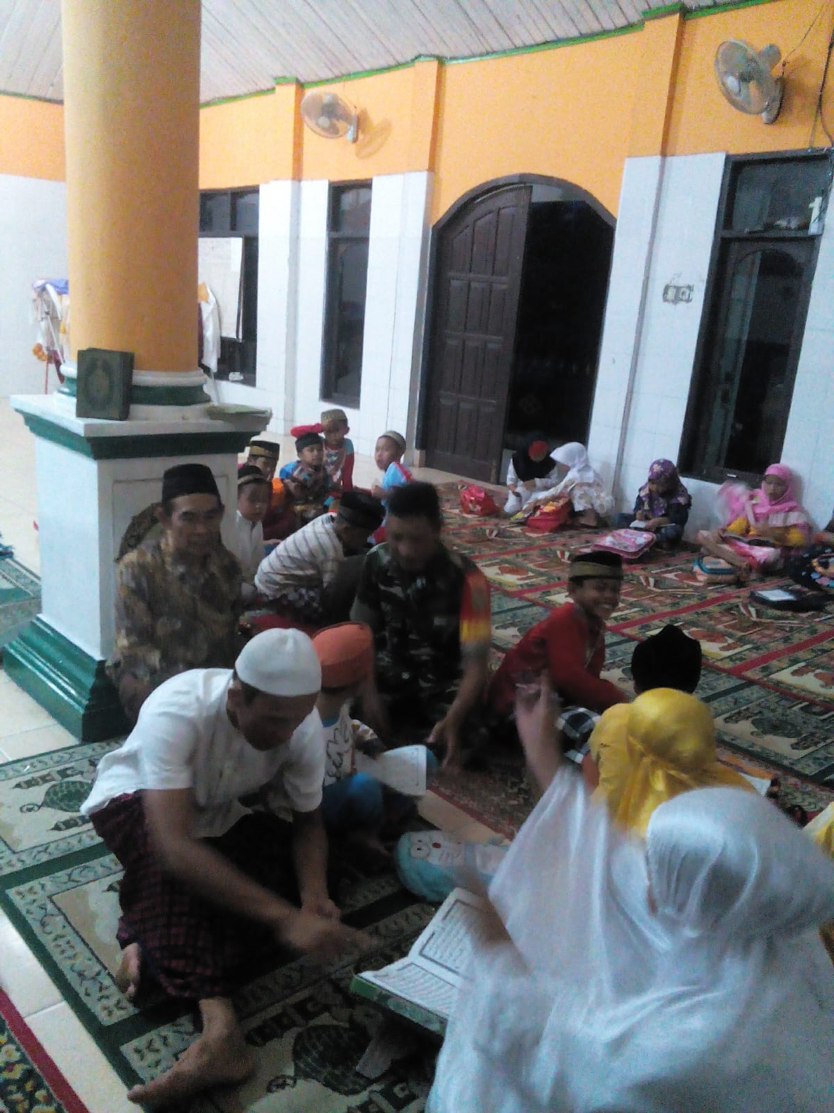 Babinsa 404-05/TE, Ikuti Giat Pengajian Rutin di Desa Suka Raja