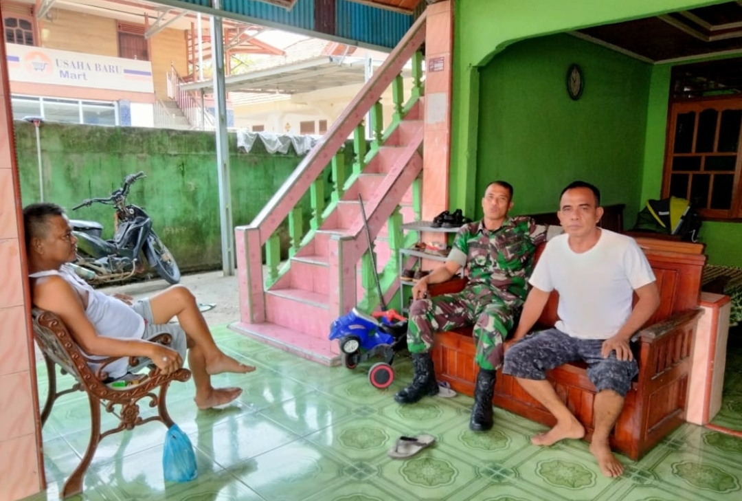 Babinsa Koramil 404-04/Gunung Megang, Komsos ke Tokoh Adat Pagar Dewa Benakat.