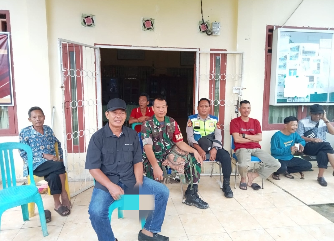 Tingkatkan Keakraban Dengan Masyarakat, Babinsa Rutin Laksanakan Komsos Di Desa Binaan