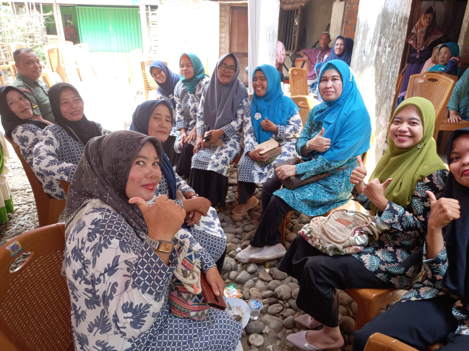 Hadiri Undangan TP PKK, Babinsa Serda Amrul Ingatkan Pentingnya Menjaga Kebersihan Lingkungan