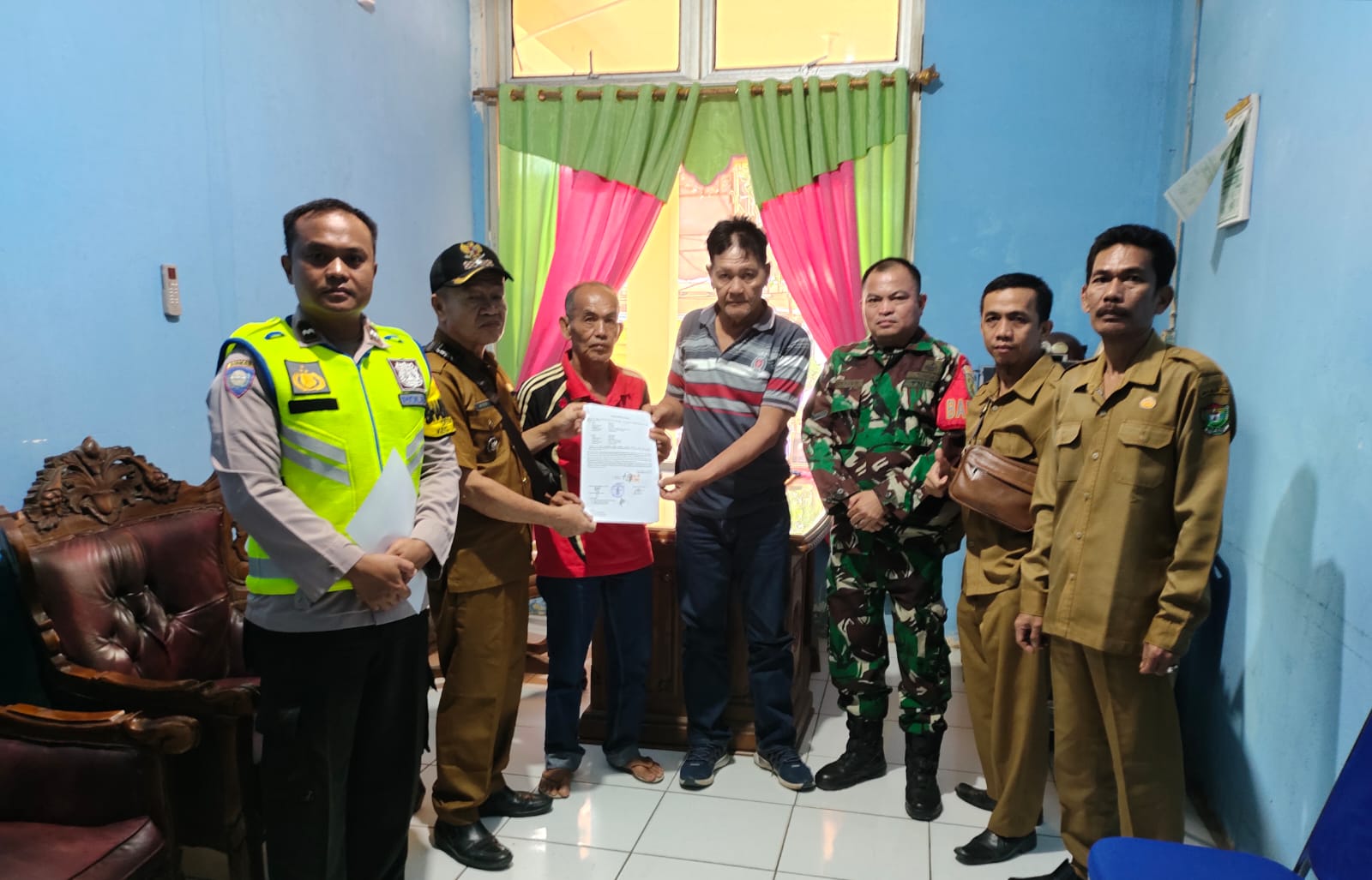 Berikut Pesan Babinsa Desa Lingga Terkait Pemilik Ternak Sapi Yang Di Liarkan Pemilik