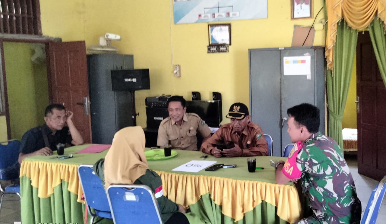 Komsos Bersama Perangkat Desa, Babinsa Koramil TE Berikan Solusi Bantuan Informasi