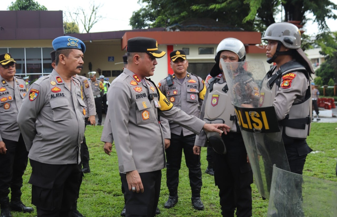 Jelang Pilkada, Kapolres Muara Enim Pimpin Apel Kesiapan Personil, Ranmor dan Peralatan Dalmas