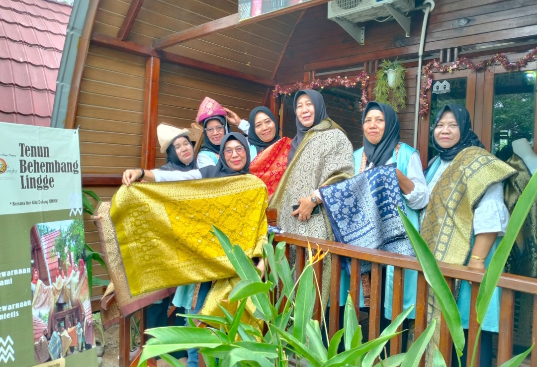 Lewat Kerajinan Songket, Bukit Asam (PTBA) Berdayakan Para Ibu Rumah Tangga