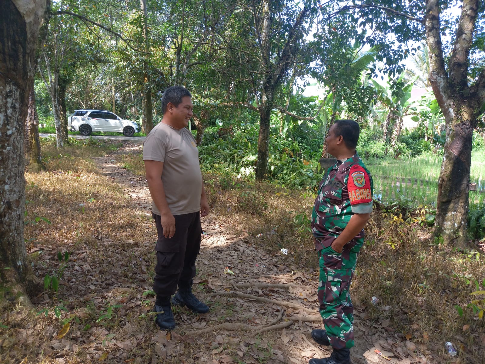 Jaga Sinergitas TNI-POLRI, Serda Amrul Selalu Utamakan Kordinasi, Bahas Keluhan Petani