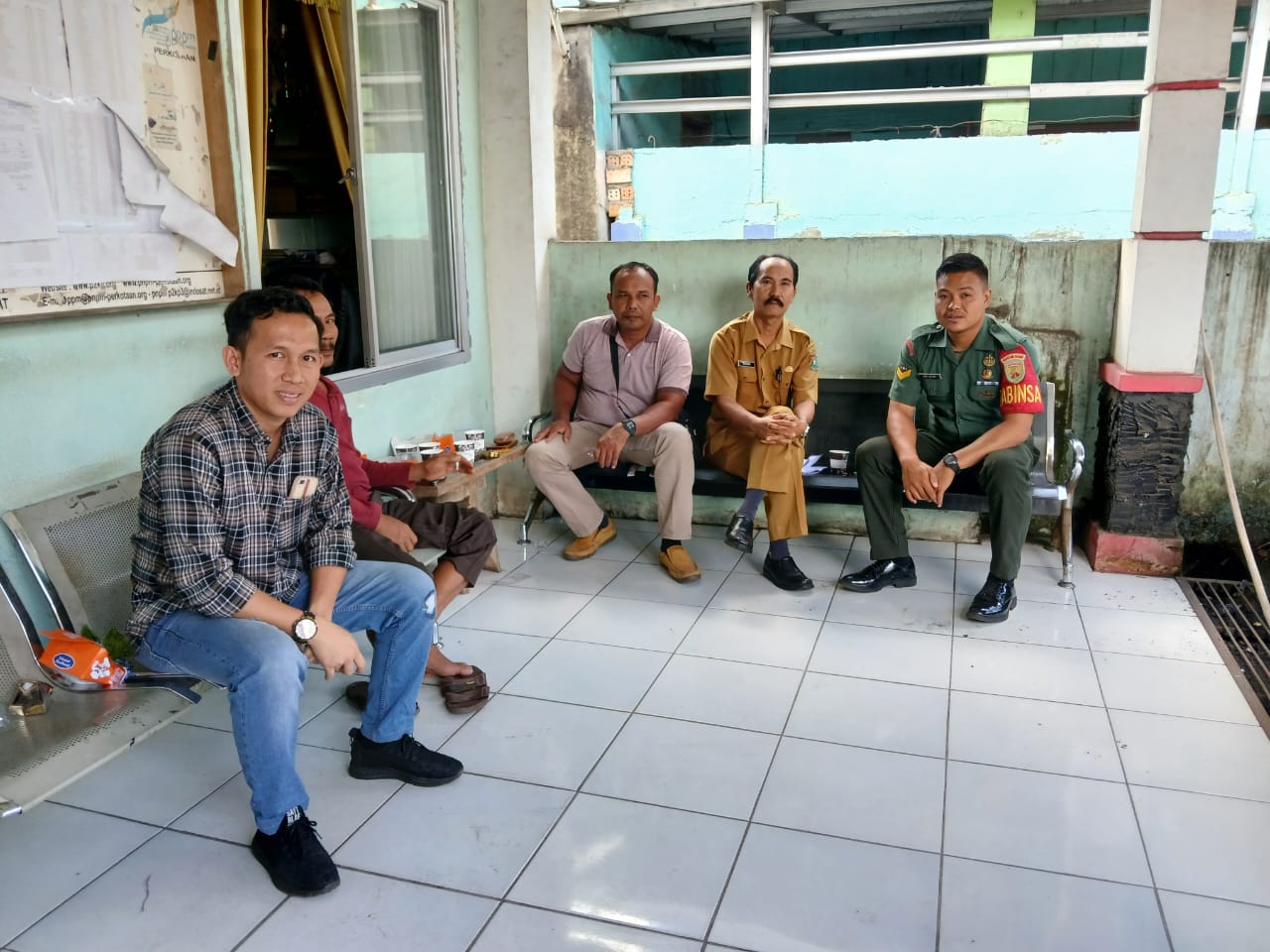 WUJUD SINERGITAS, BABINSA KOMSOS DENGAN PERANGKAT DESA LAMBUR