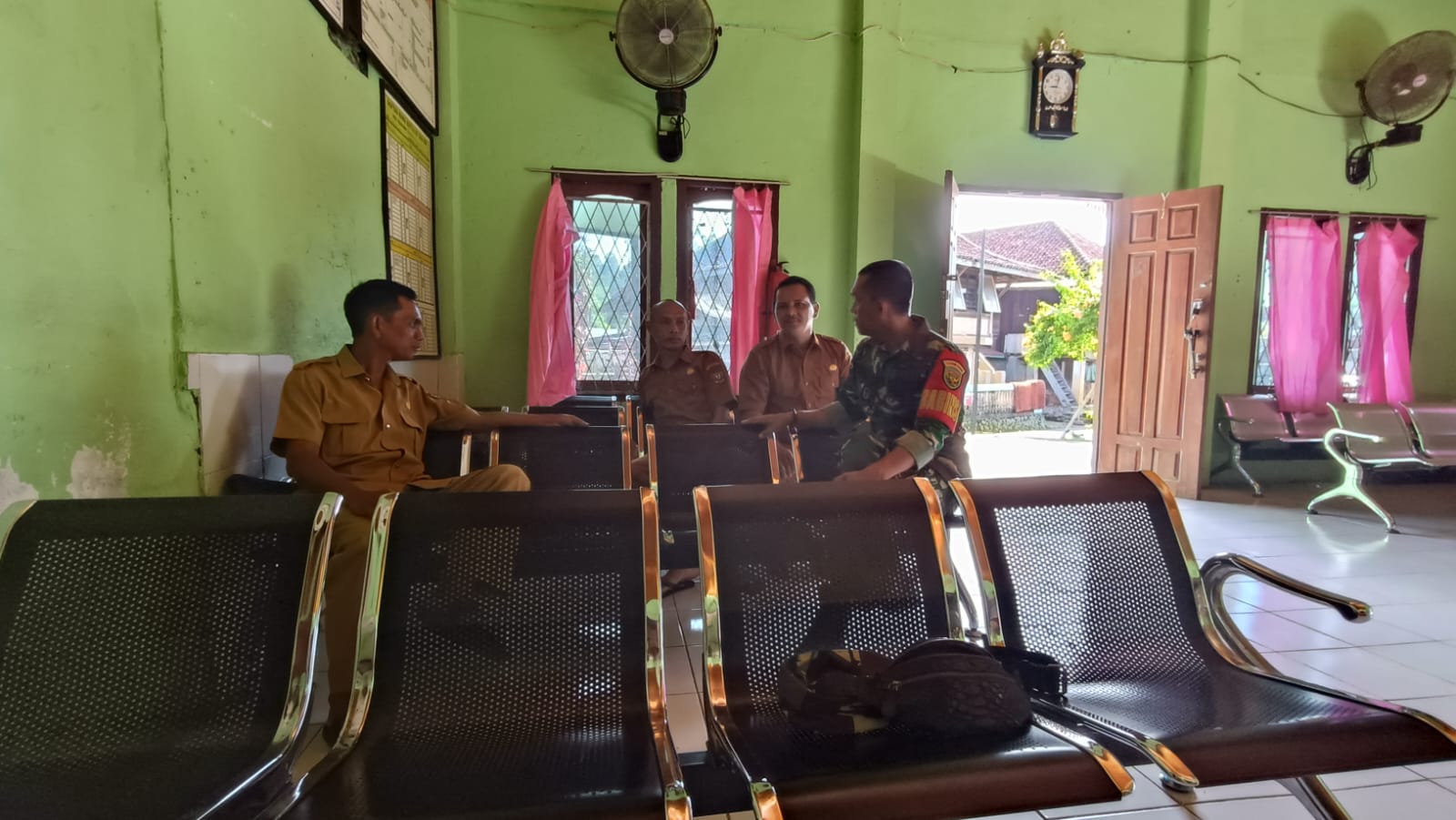 Tekadkan Desa Binaan Aman dan Kondusif, Babinsa Bedegung Terus Lakukan Komsos