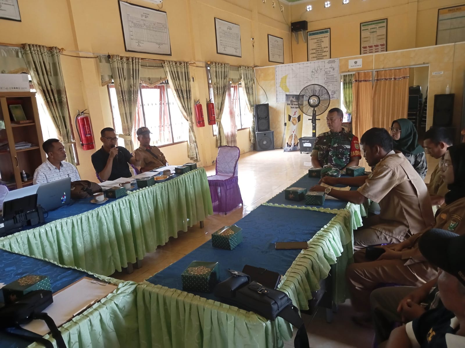 Hadiri Rapat di Pemdes Tanjung Lalang, Babinsa 404-05/TE Inginkan Pos Ronda Diaktifkan