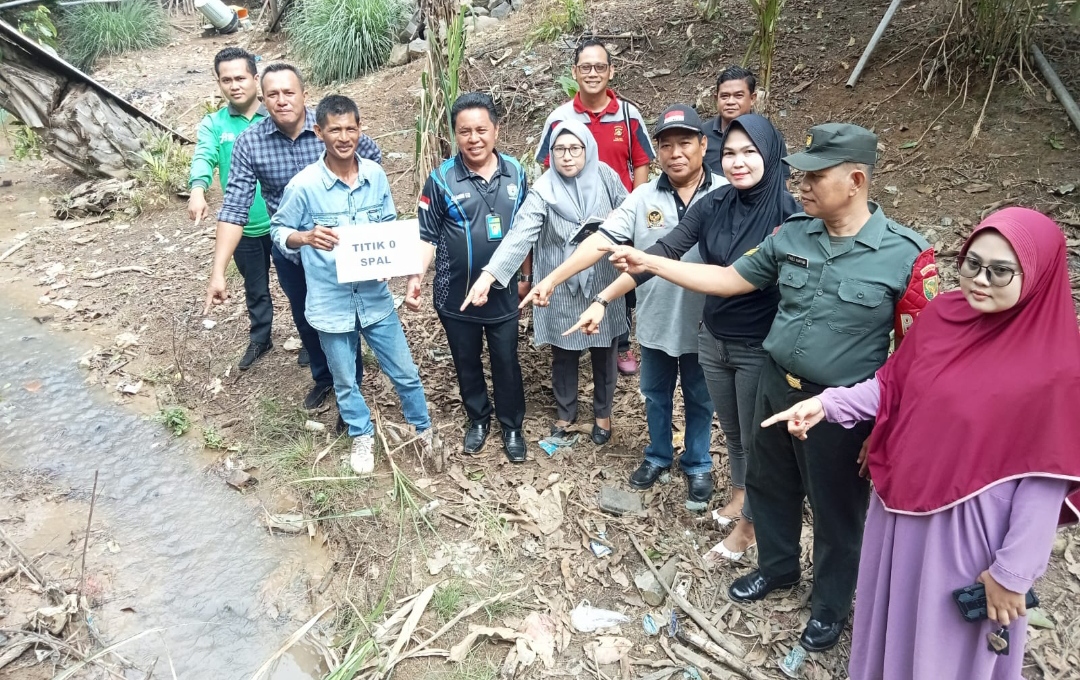 Babinsa Desa Pagar Dewa Lakukan Walping, Titik Nol Bangun Spal Anggaran DD