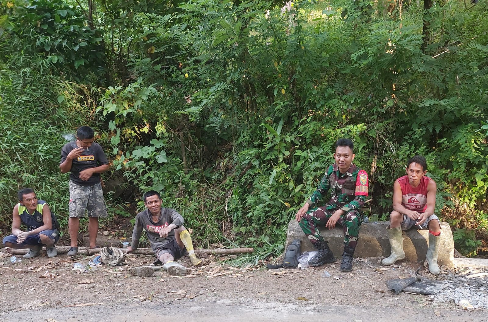Silahturahmi Babinsa Dalam Upaya Menjaga Keamanan Desa Binaannya