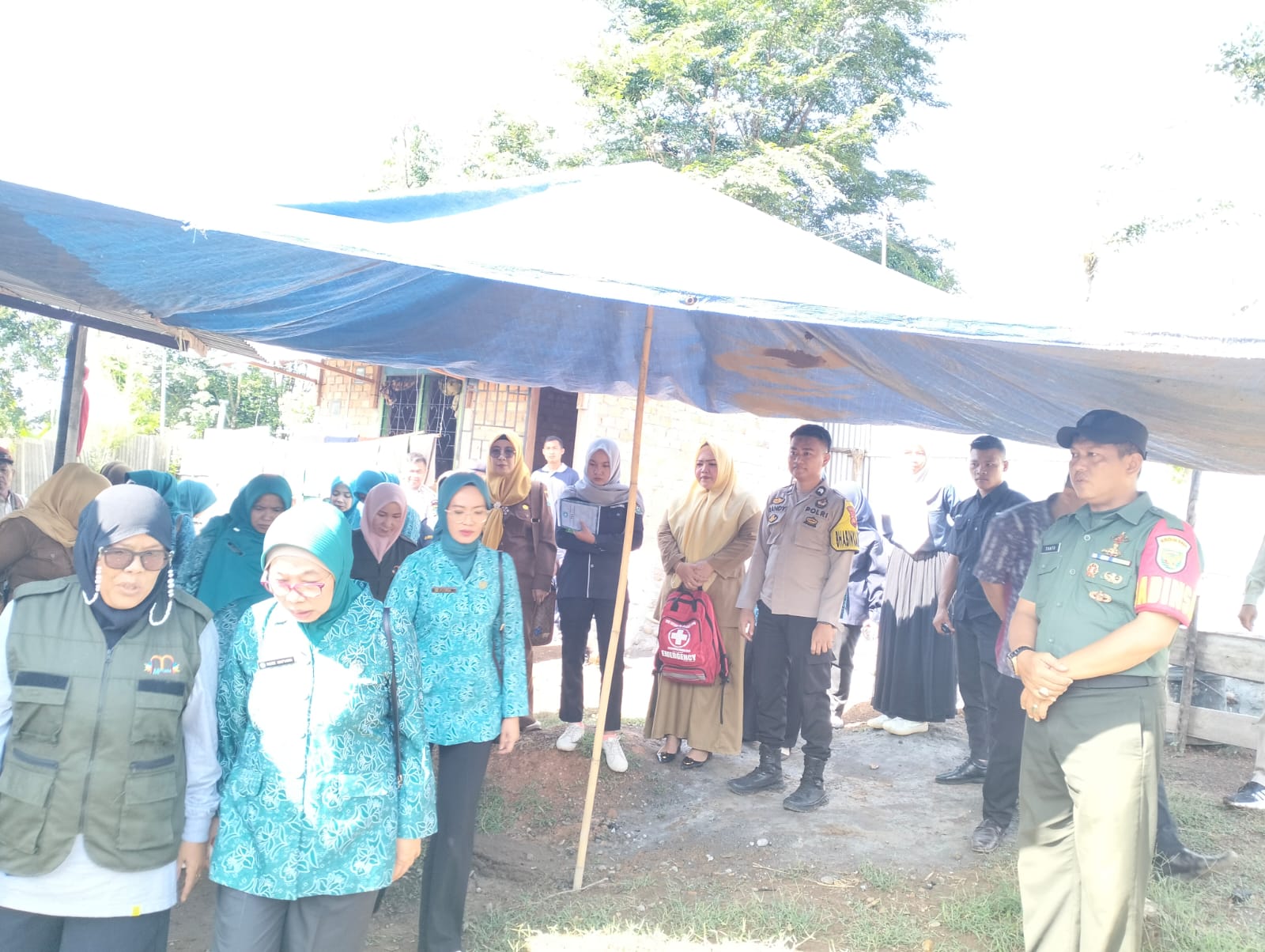 Pastikan Aman dan Kondusif, Babinsa Serma Tanto Walping Kunjungan Ketua TP PKK Muara Enim