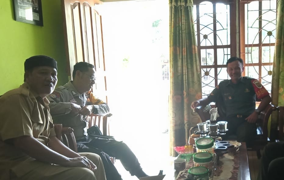 Pastikan Desa Binaan Aman, Babinsa Muara Emil Terus Ingatkan Kamtibmas