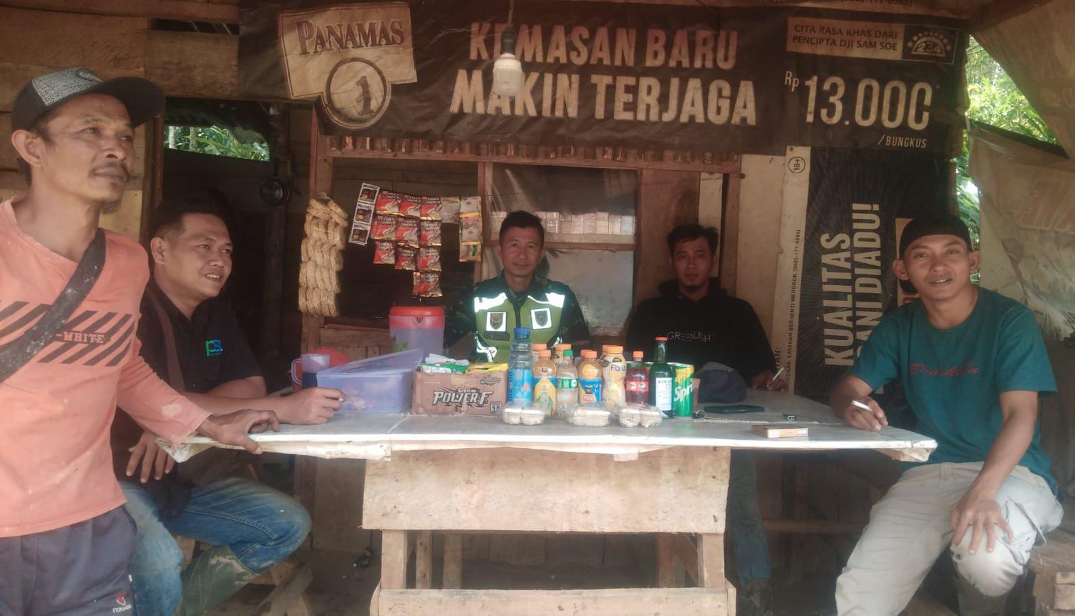 Komsos Bersama Warga di Desa Seleman, Babinsa Sertu Marhadi Ajak Tingkatkan Silaturahmi
