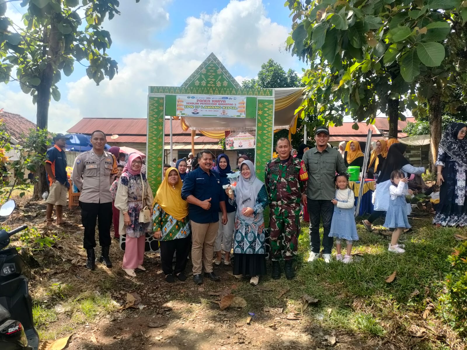 Babinsa Tegal Rejo Akui Keberhasilan Guru SDN 17 Dalam Mendidik Murid