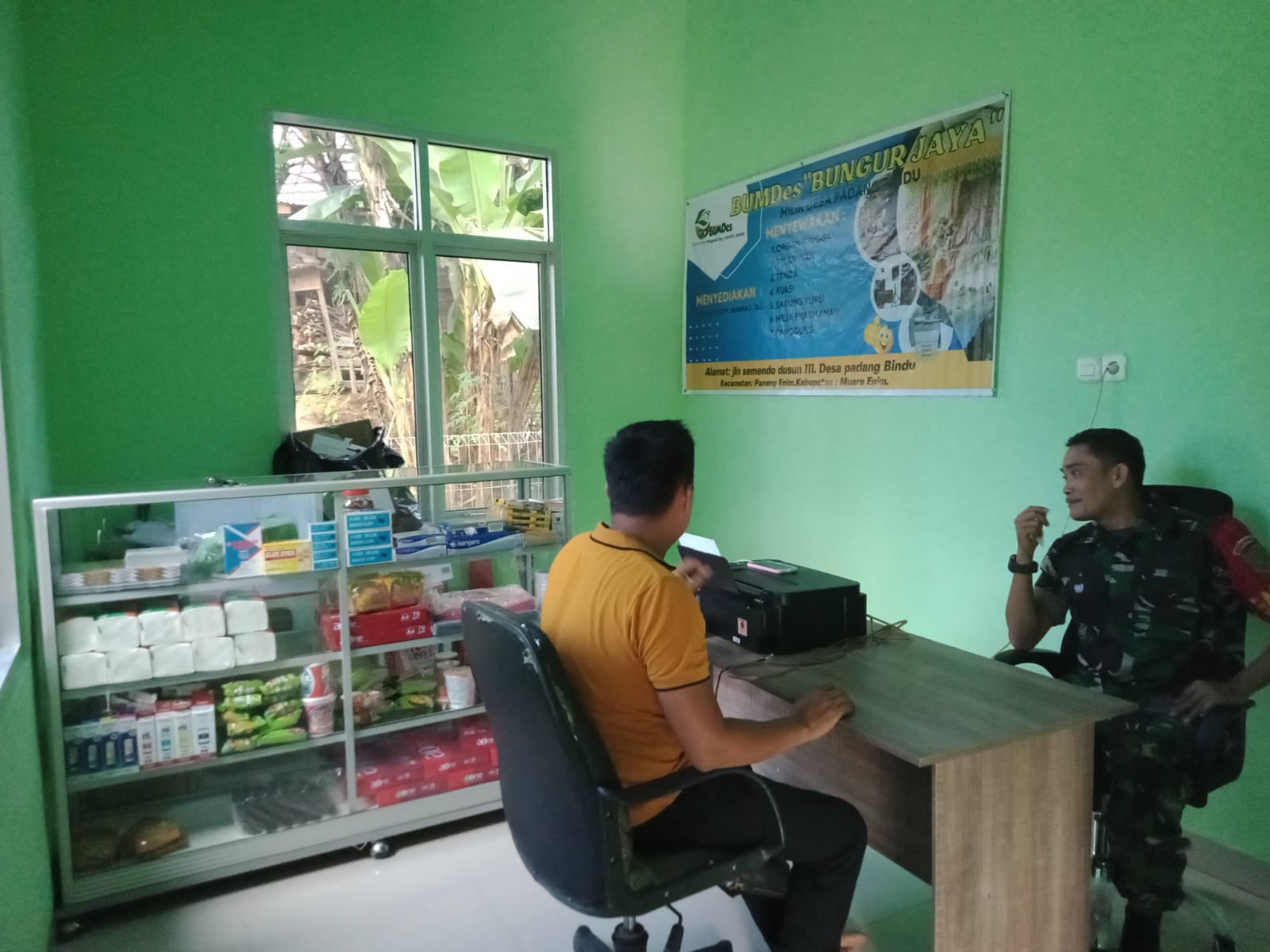Sertu Sulaiman Babinsa Padang Bindu Koramil 05/TE Beri Wejangan Ke Bumdes Bungur Jaya