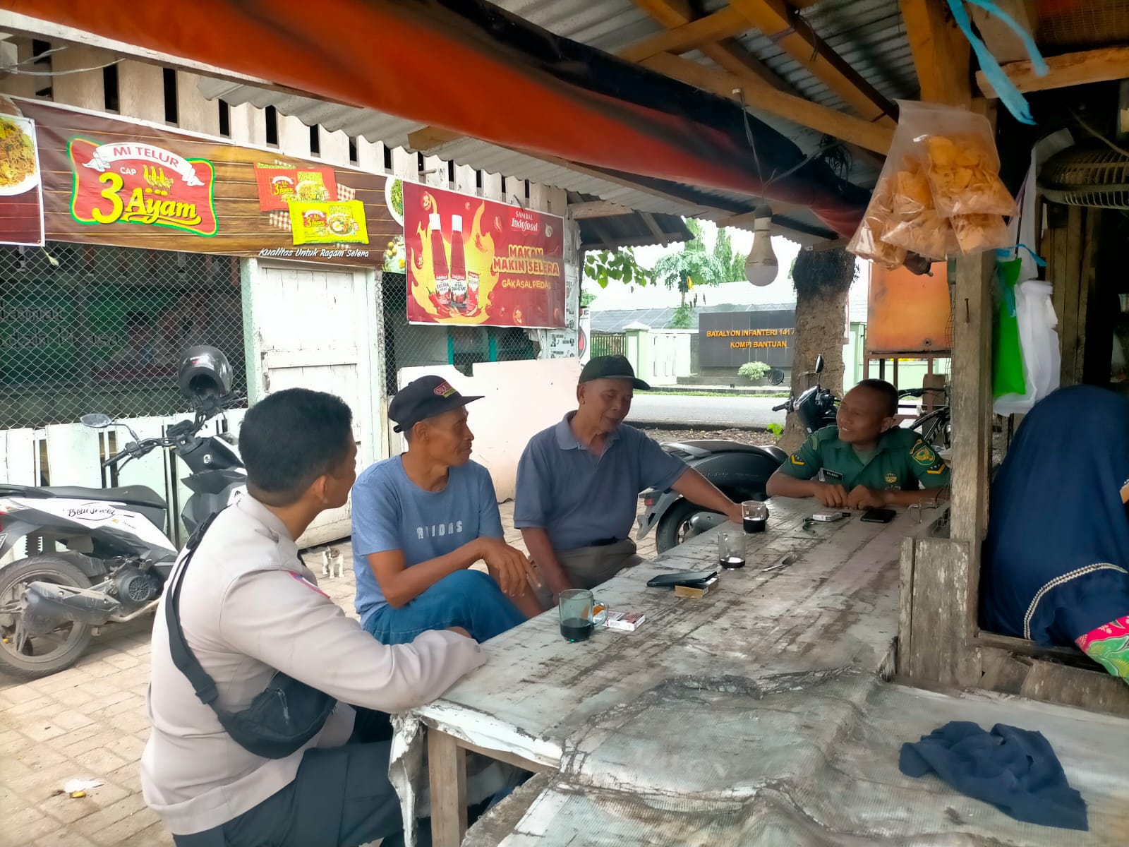 Babinsa Kelurahan TES Koramil 05/TE, Ingatkan Warga Binaan Pentingnya Jaga Silaturrahmi