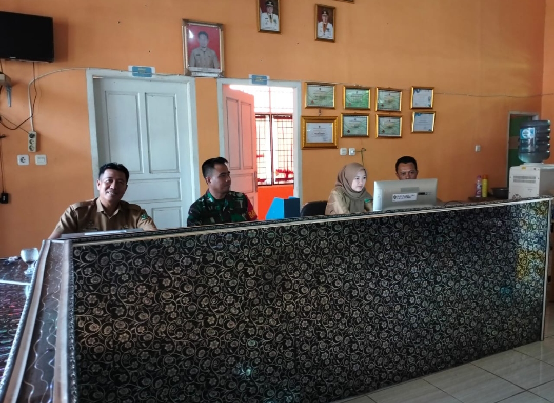 Babinsa Koramil 404-05/TE Komsos dengan Pemdes Lesung Batu