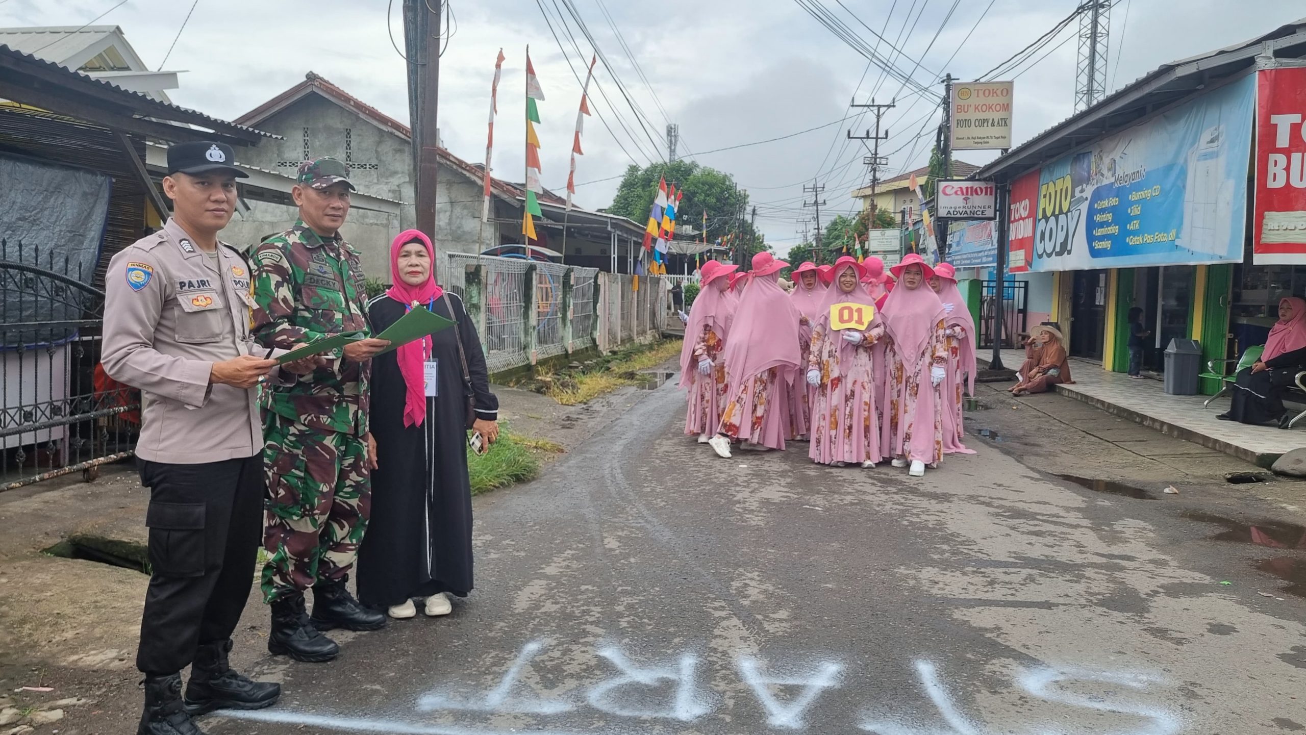 Pelda Decky Babinsa Koramil 05/TE, Hadiri Giat Lomba Gerak Jalan HUT Desa Tegal Rejo