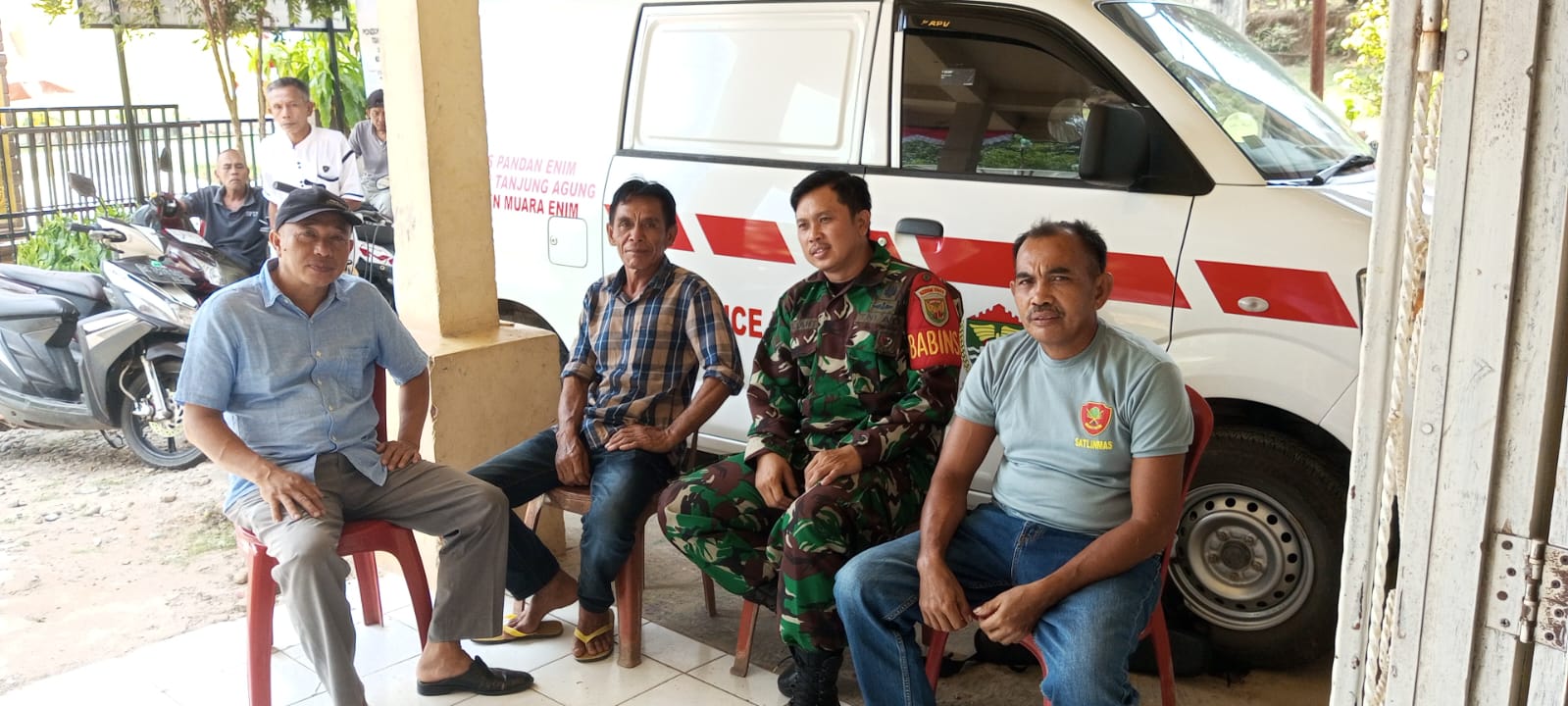 Babinsa Pandan Enim Koramil 404-05/TE, Ajak Warga Antisipasi Kebakaran