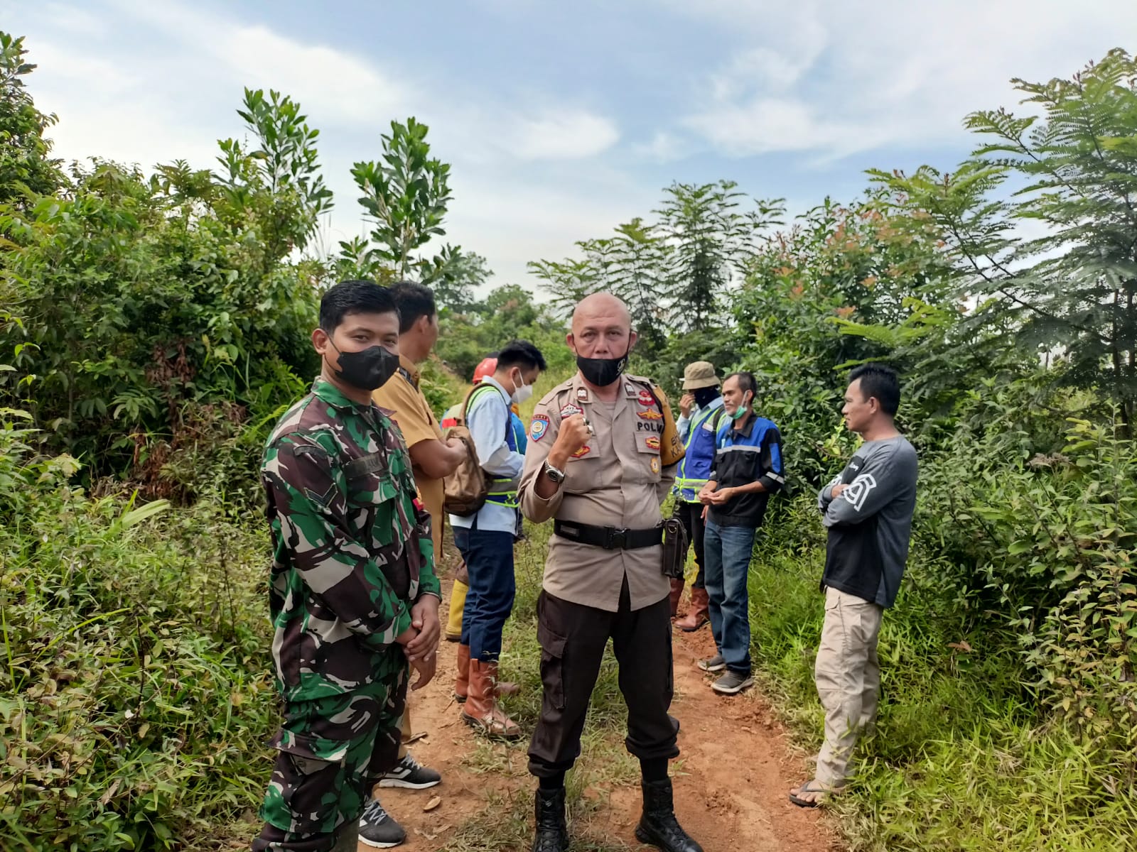 Babinsa Tanjung Karangan Koramil 404-05/Tanjung Enim, Gencarkan Sosialisasi Larangan Karhutla