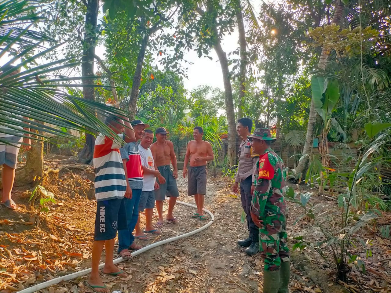 Babinsa Kelurahan Tanjung Enim Serda Nyamadi Himbau Warga Supaya Tak Bakar Lahan