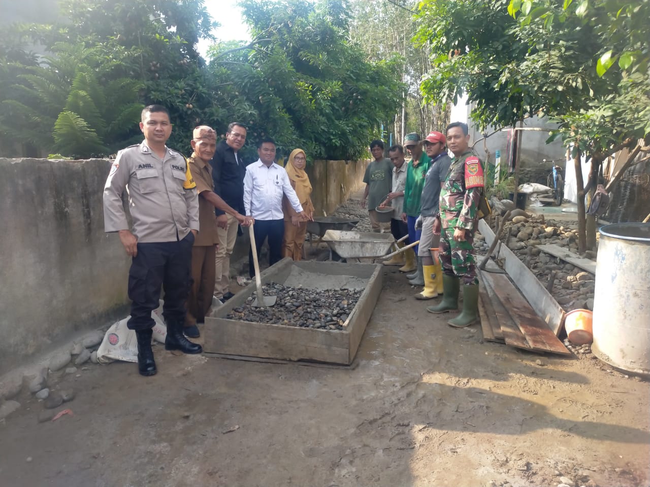 Serda Dedi Babinsa Pulau Panggung Walping Titik Nol Bangun Jalan Setapak Anggaran DD