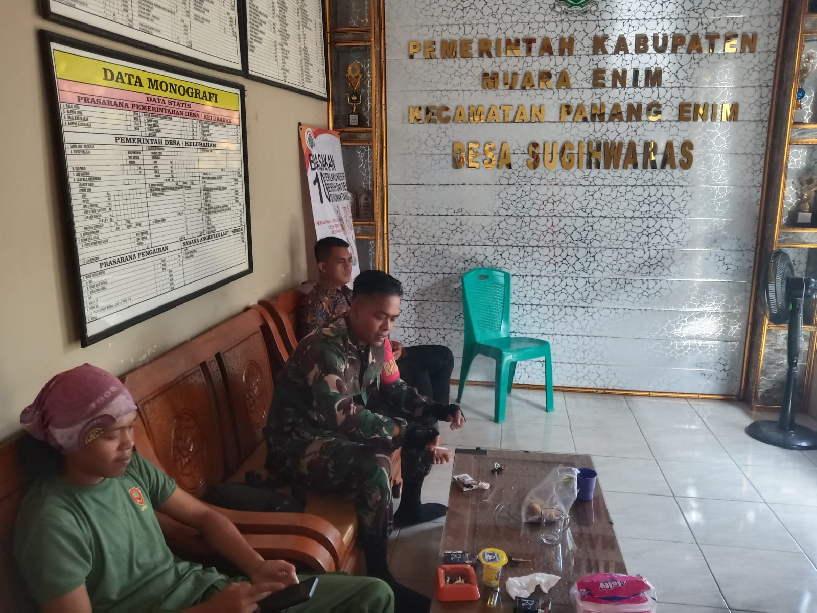 Babinsa Lakukan Anjangsana Dengan Perangkat Desa Sekaligus Pantau Wilayah Binaannya