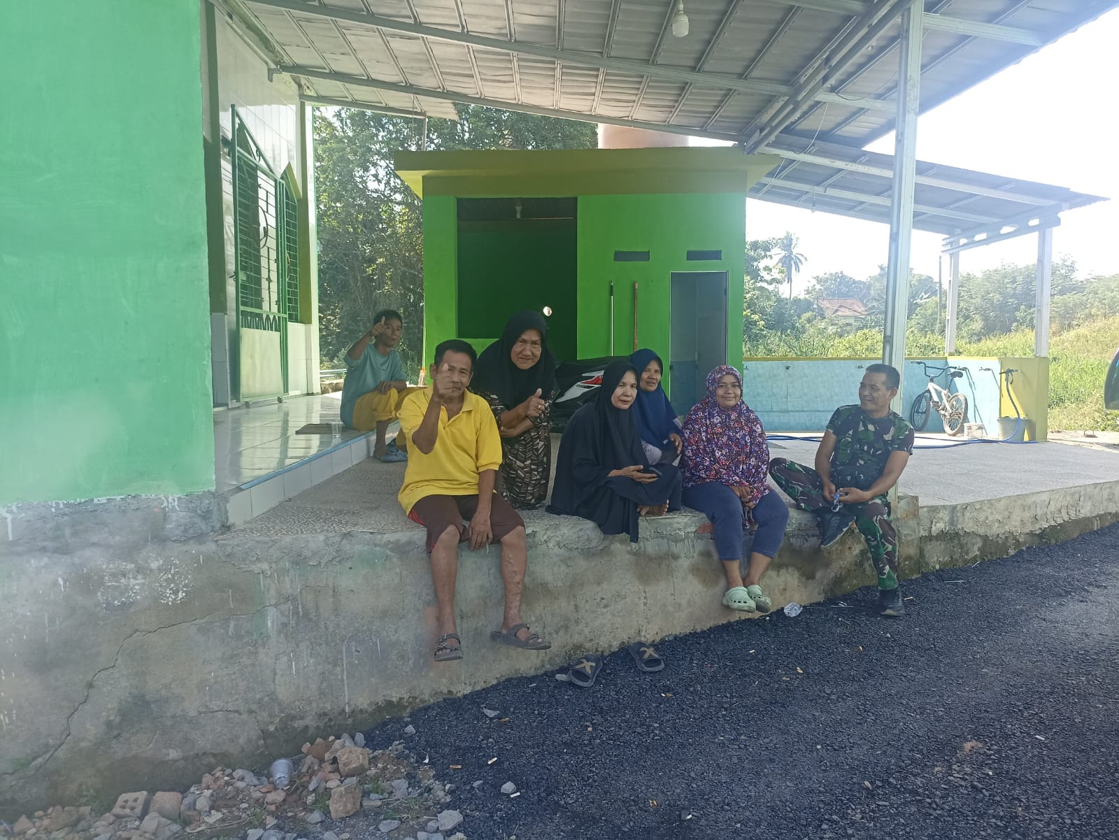Babinsa Pagar Jati Serma Amril, Himbau Warga Untuk Selalu Waspada Terkait Kebakaran