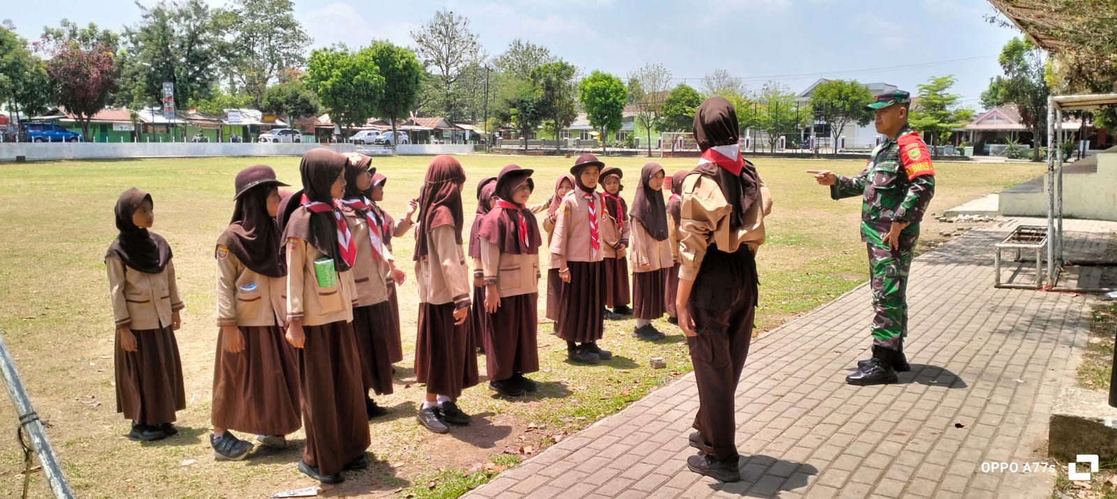 Babinsa Penyandingan Berikan Himbauan Ke Pelajar