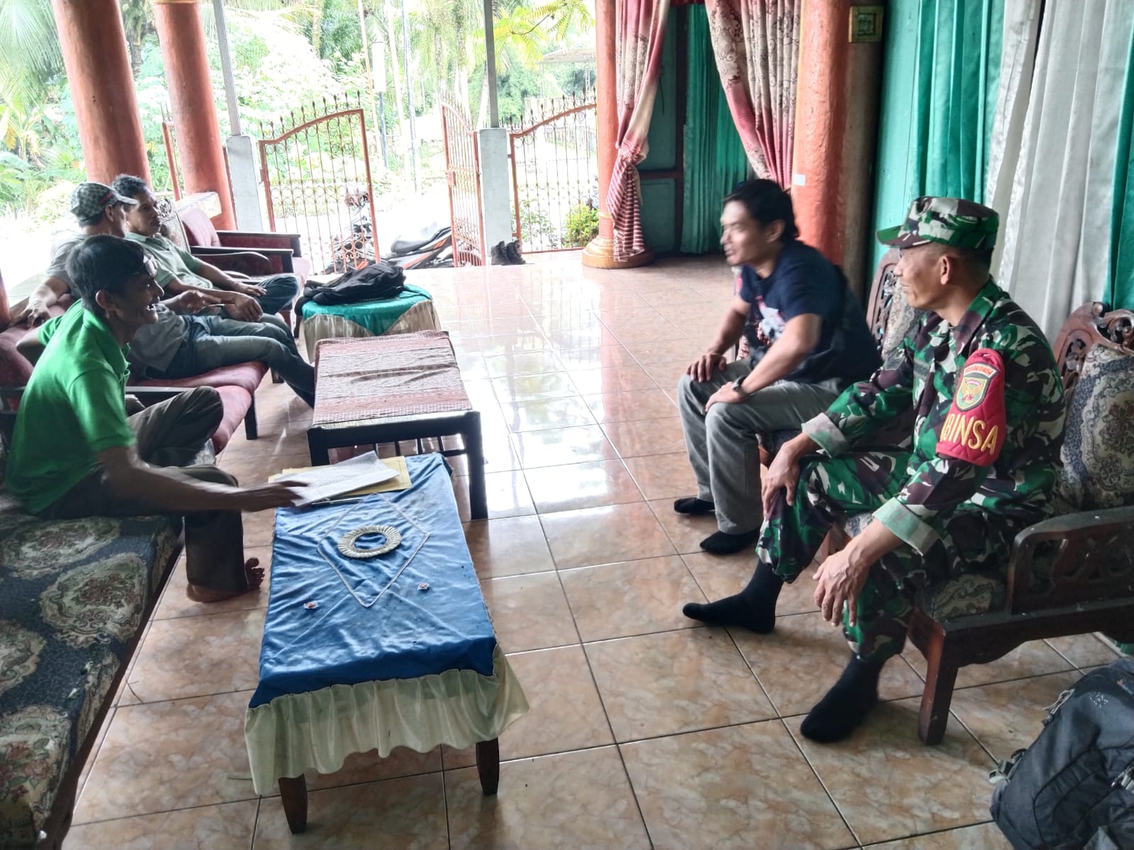 Babinsa Lebak Budi, Himbau Warga Jaga Silaturrahmi