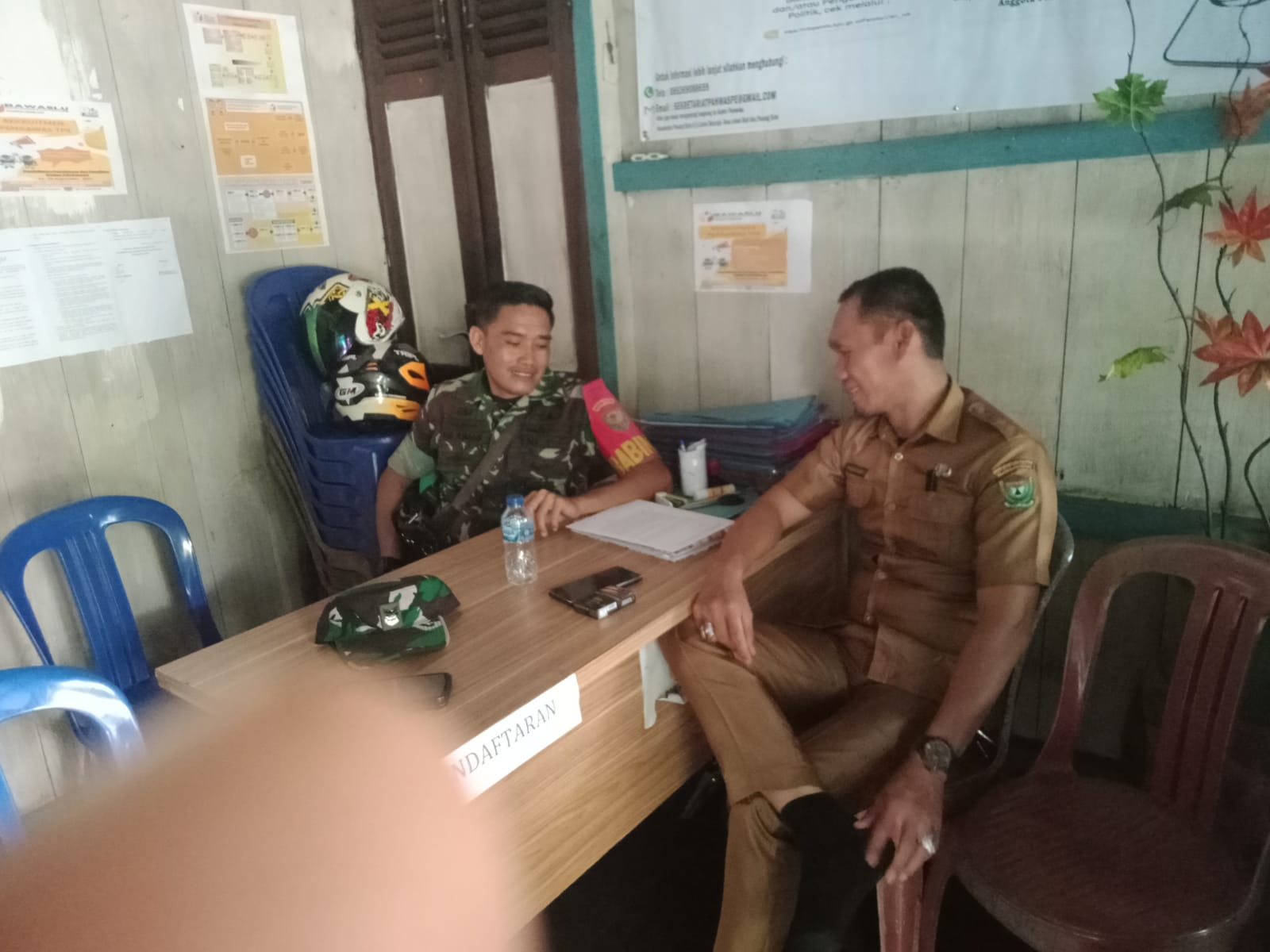 Babinsa Padang Bindu, Komsos Dengan Sekcam Panang Enim