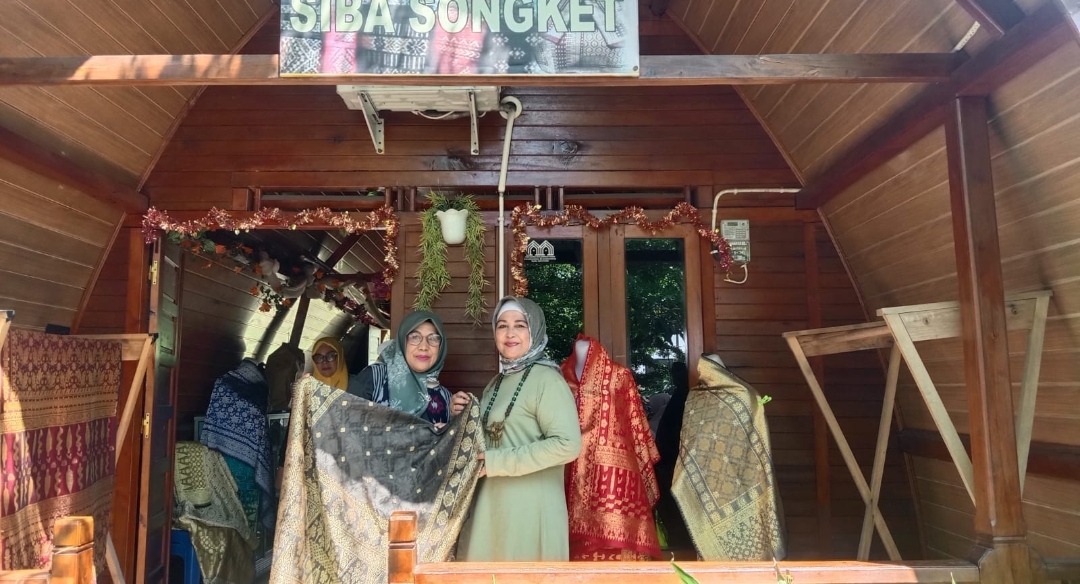 Ramah Lingkungan, Kerajinan Songket Binaan Bukit Asam (PTBA) Gunakan Pewarna Alami
