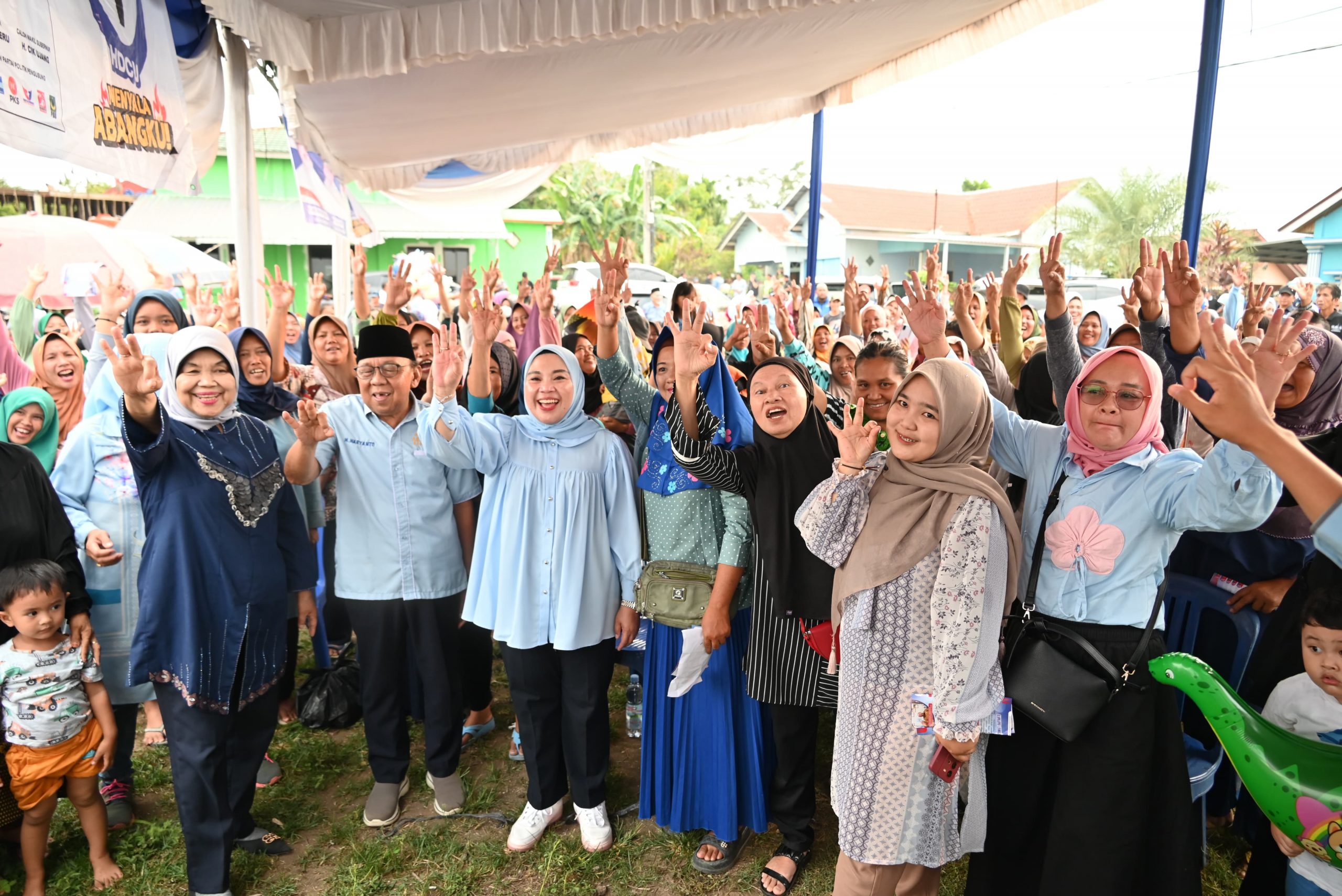 Kampanye Dialogis Hj Lidyawati dan H Haryanto di Desa Manggul Berlangsung Semarak
