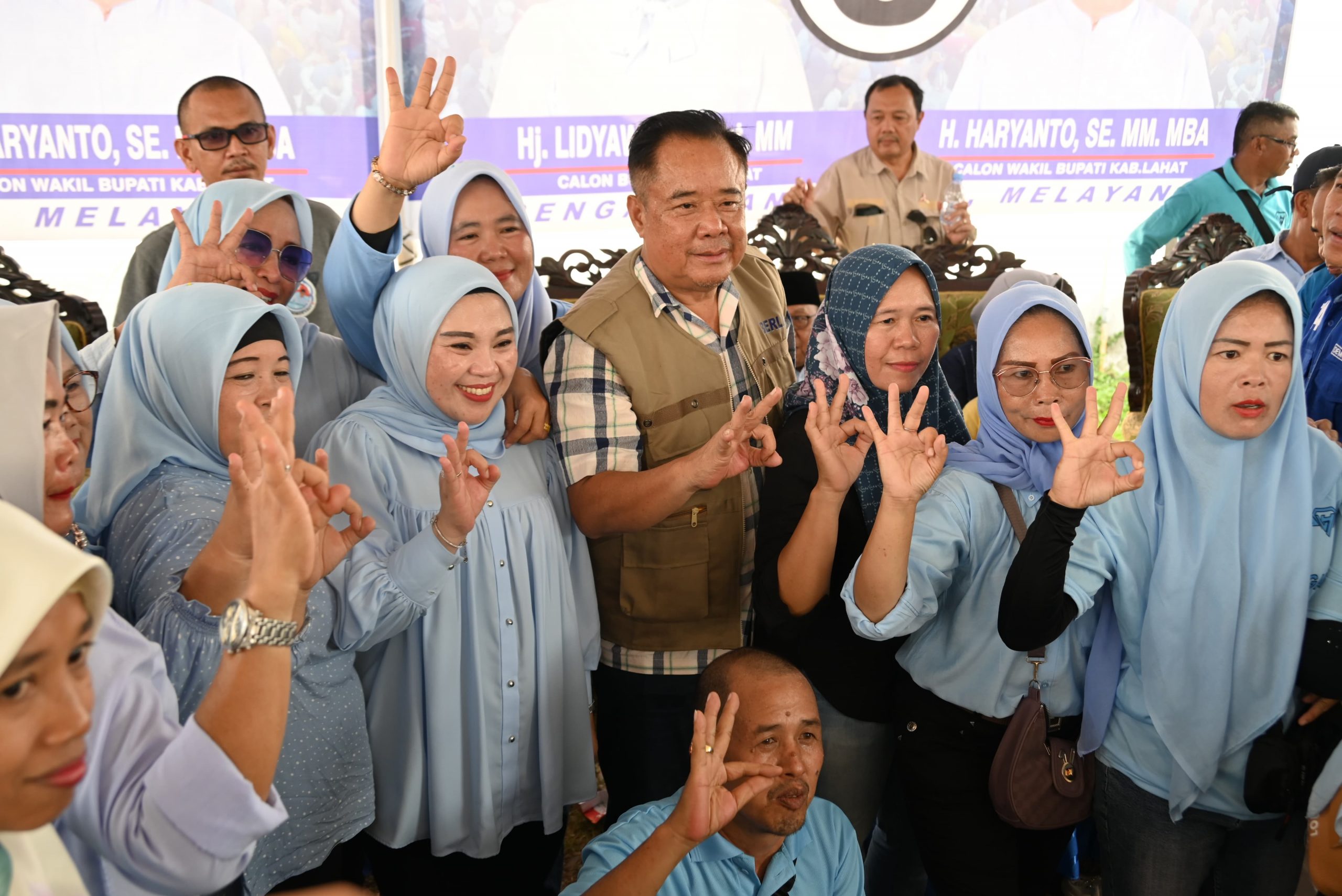 Kampanye Dialogis Hj Lidyawati dan H Haryanto di Desa Manggul Berlangsung Semarak