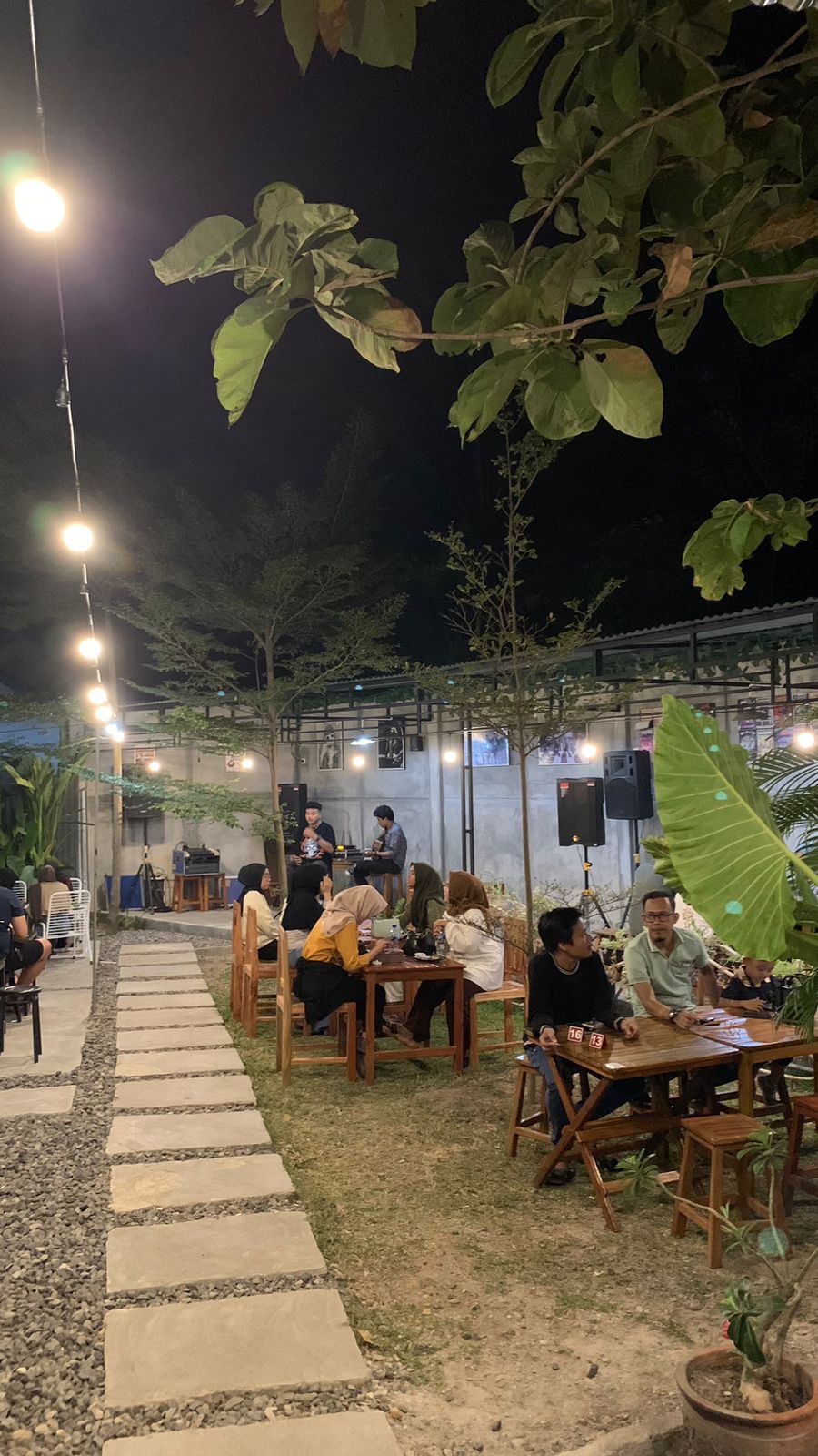 Siap-siap auto jadi “anak tongkrongan hits” di De Retro Food n Drinks!
