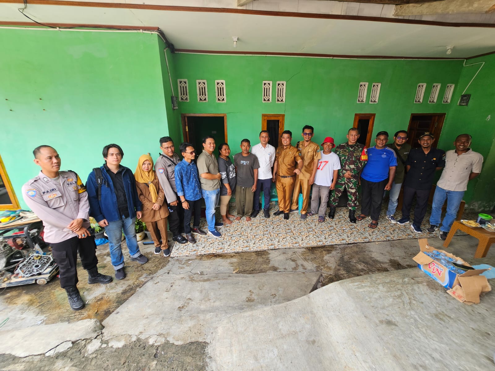 Pelda Decky Lakukan Walping, Launching Perbaikan Rumah Warga Terdampak Blasting PTBA