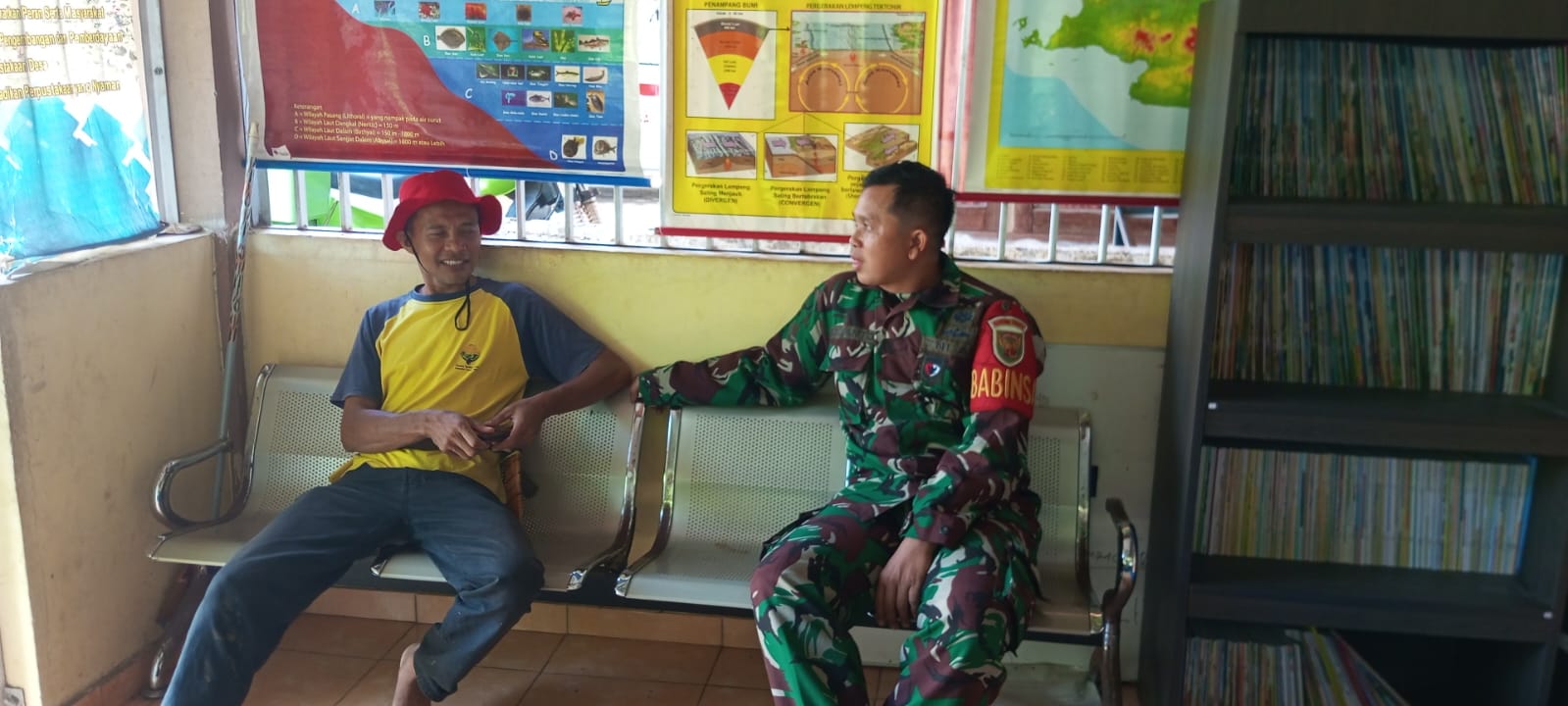 Eratkan Silaturrahmi, Serda Juliantoro Komsos Dengan Perangkat Desa Binaan
