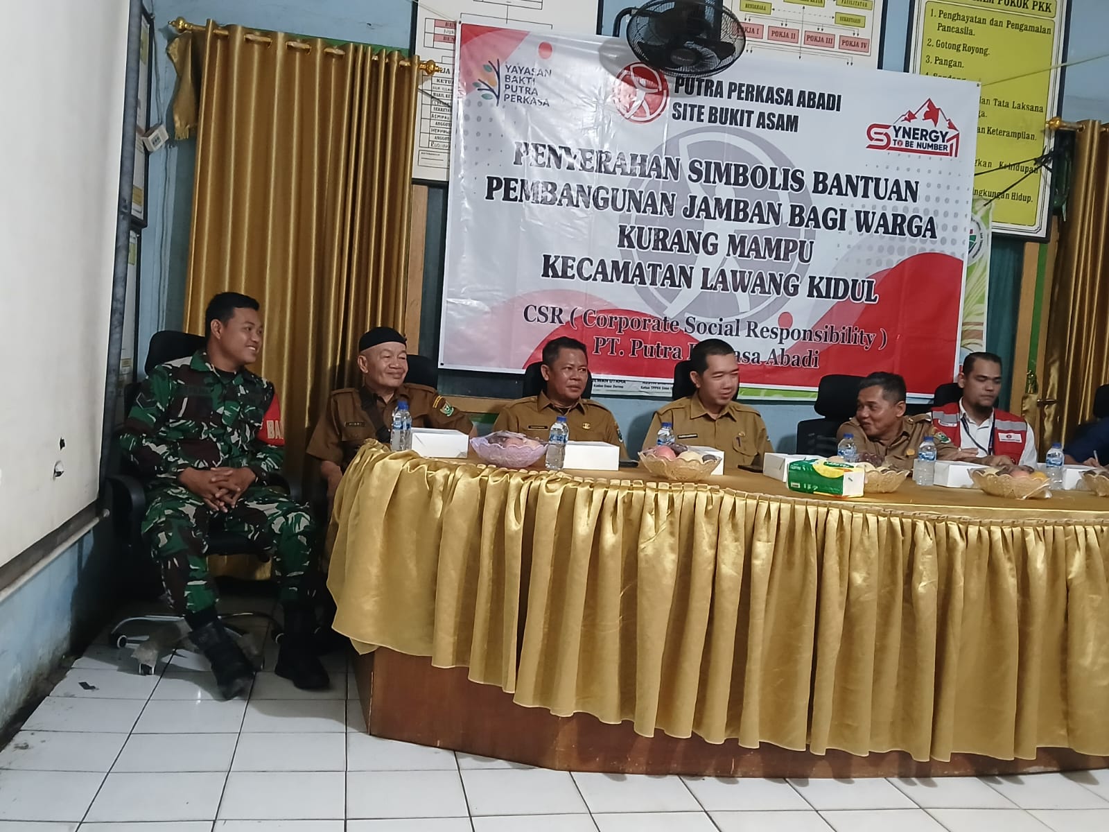 Babinsa Darmo Monitoring Penyaluran Bantuan Dari Perusahaan, Sekaligus Berharap Berkelanjutan
